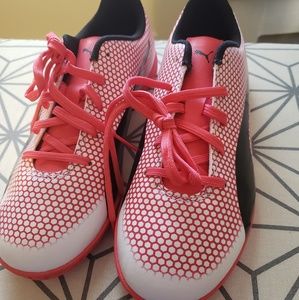 New Puma tennis shoes